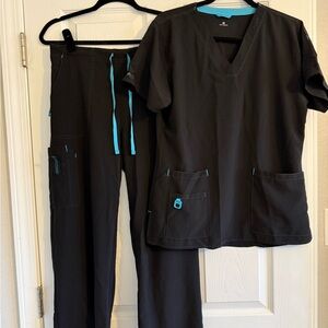 Carhartt Women’s scrub set. Black M